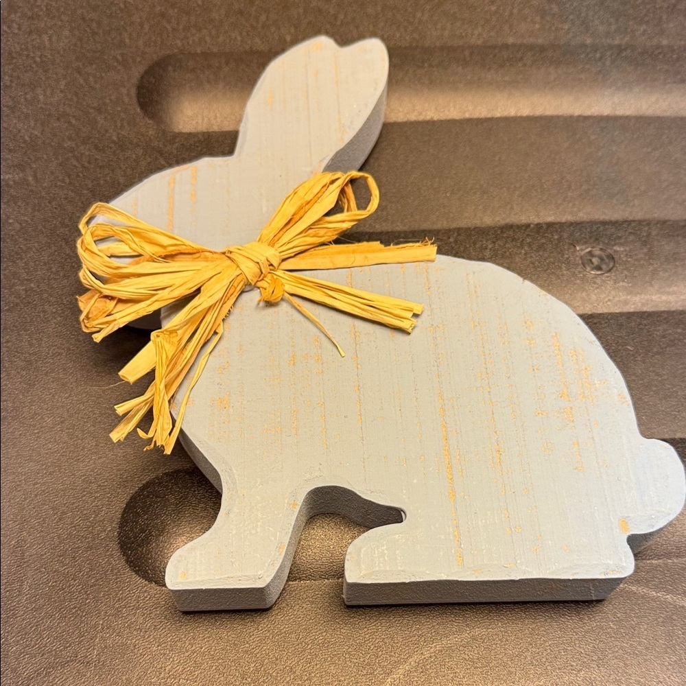 Nwt 8.5 inch distressed, blue sitting bunny decor T8